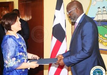 Ambassador of the Philippines presents her letter of credence to Dr. George Manneh Weah, President of LiberiaExecutive Mansion