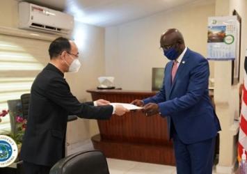 President Weah Receives Letter of Credence from New Chinese AmbassadorExecutive Mansion