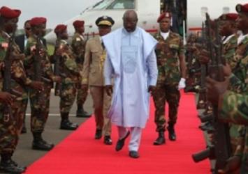 President Weah inspects guard of honor of the AFLExecutive Mansion Photo