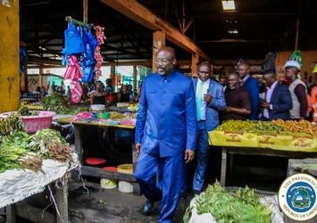 President Weah inspecting the Old Road marketExecutive Mansion Photo
