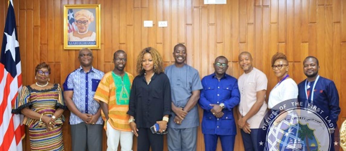 First Lady Kartumu Yarta Boakai flanked in a photograph by the LRA boss, the outgoing head of carter center, the Political advisor to the president and other officials of government during a meeting held at her Executive Mansion office.