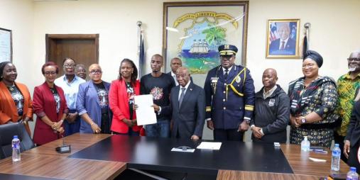 PRESIDENT BOAKAI MEETS “SAY NO TO DRUGS” CAMPAIGN LEADERS, RECEIVES PETITION