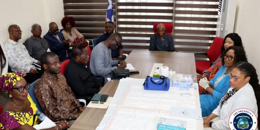 President Boakai posed in a photograph with cross section of Gov't officials and doctors after his drug test